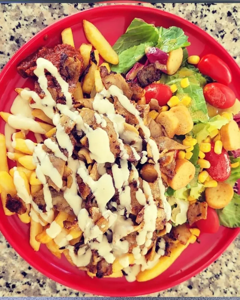 Assiette tenders frites salade à Marseillewebp